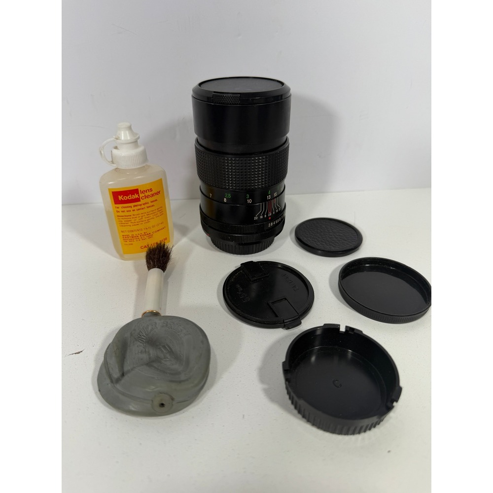 Vivitar 135mm f2.8 Auto Telephoto Lens Canon FD Mount with Cleaning Kit Bundle